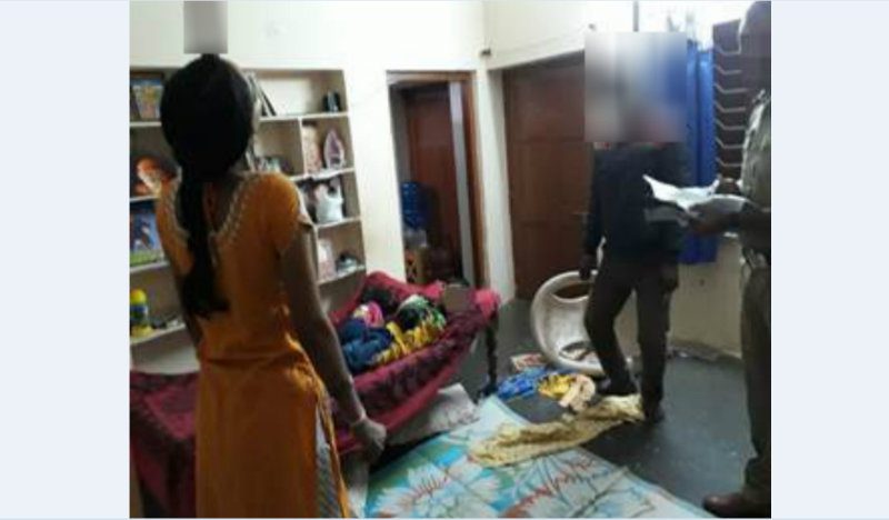 ಡೆತ್‍ನೋಟ್ ಬರೆದಿಟ್ಟು, ಮಕ್ಕಳಿಗೆ ವಿಷವುಣಿಸಿ ದಂಪತಿ ಆತ್ಮಹತ್ಯೆ