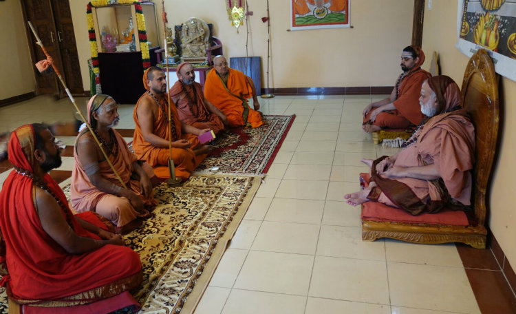 ಅತ್ಯಾಚಾರ ಆರೋಪ ಇರೋ ಮಠಾಧೀಶರನ್ನು ಕೈಬಿಟ್ಟ ಸನಾತನ ಧರ್ಮ ಸಂವರ್ಧಿನೀ ಸಭಾ