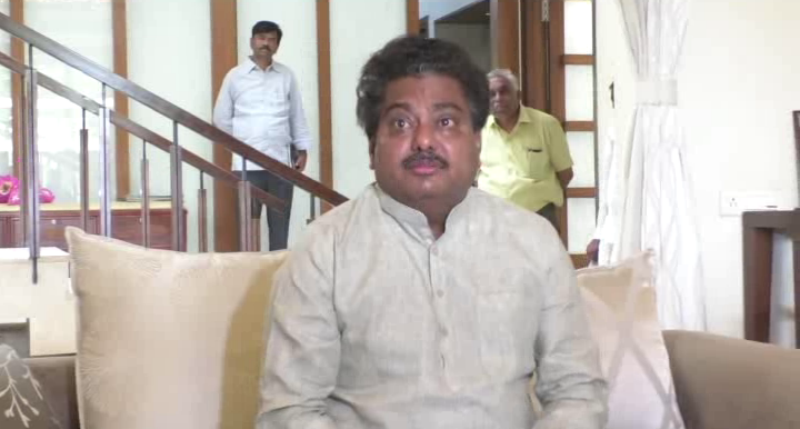 ಎಂ.ಬಿ.ಪಾಟೀಲ್‍ಗೆ ಡಿಸಿಎಂ, ಸಚಿವ ಸ್ಥಾನ ನೀಡಬೇಡಿ-ಕಾಂಗ್ರೆಸ್ ಶಾಸಕಾಂಗ ಸಭೆಯಲ್ಲಿ ಭಿನ್ನಮತ