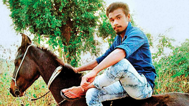 ಕುದುರೆಯೇರಿ ಸವಾರಿ ಹೊರಟಿದ್ದ ದಲಿತ ಯುವಕನ ಬರ್ಬರ ಹತ್ಯೆ!