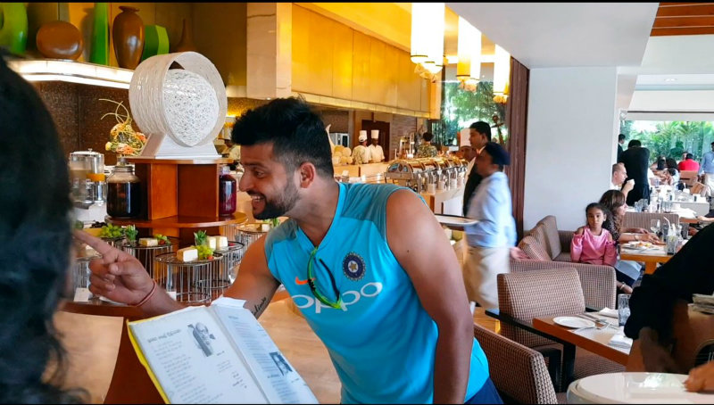 ಕಿಶೋರ್ ಕುಮಾರ್ ಹಾಡಿಗೆ ಧ್ವನಿ ನೀಡಿದ ರೈನಾ- ವಿಡಿಯೋ ನೋಡಿ