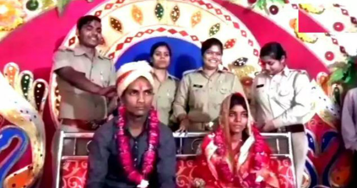 ಪ್ರೀತಿಸಿ ಓಡಿಹೋಗಿದ್ದ ಯುವಕ-ಯುವತಿಗೆ ಠಾಣೆಯಲ್ಲೇ ಮದ್ವೆ ಮಾಡಿಸಿದ ಪೊಲೀಸರು