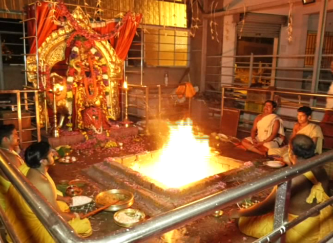 ಪ್ರತ್ಯಂಗಿರಾ ಹೋಮದ ಮೊರೆ ಹೋದ ರಾಜಕೀಯ ಕಲಿಗಳು