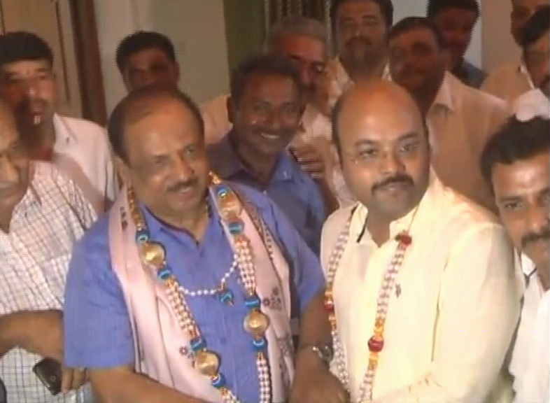 ಕಾಂಗ್ರೆಸ್‍ನಲ್ಲಿ ಇರಬೇಕೋ ಬಿಜೆಪಿ ಸೇರಬೇಕೋ ದ್ವಂದ್ವದಲ್ಲಿ ನಾನು ಇದ್ದೇನೆ: ಎಲ್ ರೇವಣಸಿದ್ದಯ್ಯ