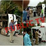 ಡಿವೈಡರ್ ಗೆ ಡಿಕ್ಕಿ ಹೊಡೆದು ಮಿನಿ ಬಸ್ ಪಲ್ಟಿ – 7 ಮಂದಿಗೆ ಗಾಯ, ಮಹಿಳೆ ಗಂಭೀರ