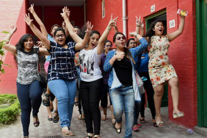 ಸಿಬಿಎಸ್‍ಇ 12 ನೇ ತರಗತಿ ಫಲಿತಾಂಶ ಪ್ರಕಟ-ವಿದ್ಯಾರ್ಥಿನಿಯರೇ ಮೇಲುಗೈ