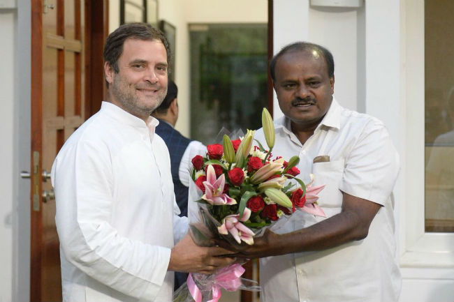 ಕರ್ನಾಟಕದಲ್ಲಿ ಕುಮಾರ ಪರ್ವಕ್ಕೆ ಕ್ಷಣಗಣನೆ – ಖಾತೆ ಹಂಚಿಕೆ ಬಗ್ಗೆ ನಾಳೆ ಅಂತಿಮ ಘೋಷಣೆ