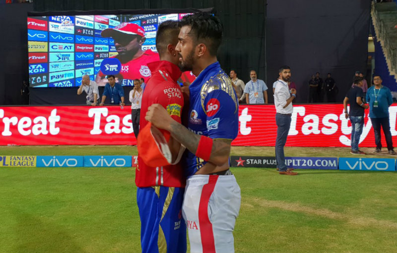 ಮೈದಾನದಲ್ಲೇ ತಮ್ಮ ಜರ್ಸಿ ಬದಲಿಸಿಕೊಂಡ ಕೆಎಲ್ ರಾಹುಲ್, ಹಾರ್ದಿಕ್ ಪಾಂಡ್ಯ -ವಿಡಿಯೋ ನೋಡಿ