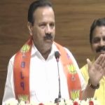 ಕಾಲುವೆಯಿಂದ ನೀರು ಬಿಟ್ಟಹಾಗೆ ಸರ್ಕಾರ ಕೂಡ ಬೀಳ್ಬೋದು: ಡಿವಿಎಸ್ ವ್ಯಂಗ್ಯ