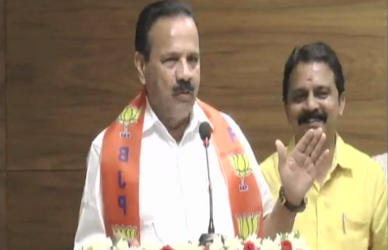 ಕಾಲುವೆಯಿಂದ ನೀರು ಬಿಟ್ಟಹಾಗೆ ಸರ್ಕಾರ ಕೂಡ ಬೀಳ್ಬೋದು: ಡಿವಿಎಸ್ ವ್ಯಂಗ್ಯ
