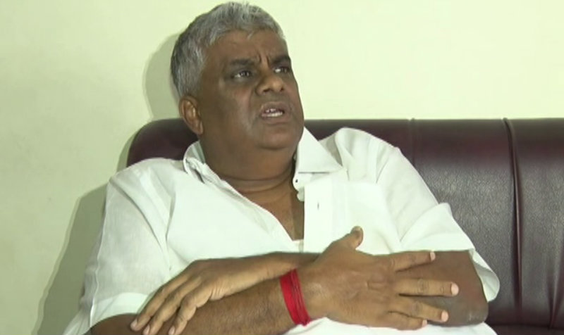 ಯಾವನ್ರೀ ಅವ್ನು  ಶ್ರೀನಿವಾಸ್ ಪ್ರಸಾದ್ – ಏಕವಚನದಲ್ಲೇ ರೇವಣ್ಣ ವಾಗ್ದಾಳಿ