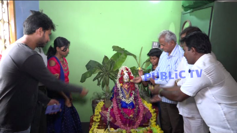 ವರಮಹಾಲಕ್ಷ್ಮಿ ಹಬ್ಬ ಆಚರಿಸಿ, ಸಾಮರಸ್ಯ ಮೆರೆದ ಮೈಸೂರಿನ ಹುಸೇನ್ ದಂಪತಿ!