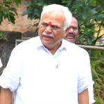 ಯೋಧ ವಿಜಯಾನಂದ ನಾಯ್ಕ ಮನೆಗೆ ಆರ್ ವಿ ದೇಶಪಾಂಡೆ ಭೇಟಿ