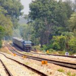 ರೈಲ್ವೇ ಇಲಾಖೆ ವಿರುದ್ಧ ಘೋಷಣೆ ಕೂಗಿ, ಪ್ರಯಾಣಿಕರಿಂದ ಪ್ರತಿಭಟನೆ!