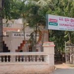 ಫುಟ್ ಪಾತ್ ನಲ್ಲಿನ ಮರಕ್ಕೆ ನೇಣು ಬಿಗಿದುಕೊಂಡ ಯುವಕ