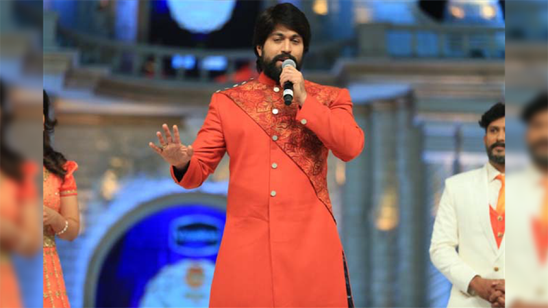 ಜೀ ಕುಟುಂಬ ಅವಾರ್ಡ್ಸ್ ನಲ್ಲಿ ಸರ್ಪ್ರೈಸ್ ಕೊಡಲಿದ್ದಾರಂತೆ ಯಶ್!