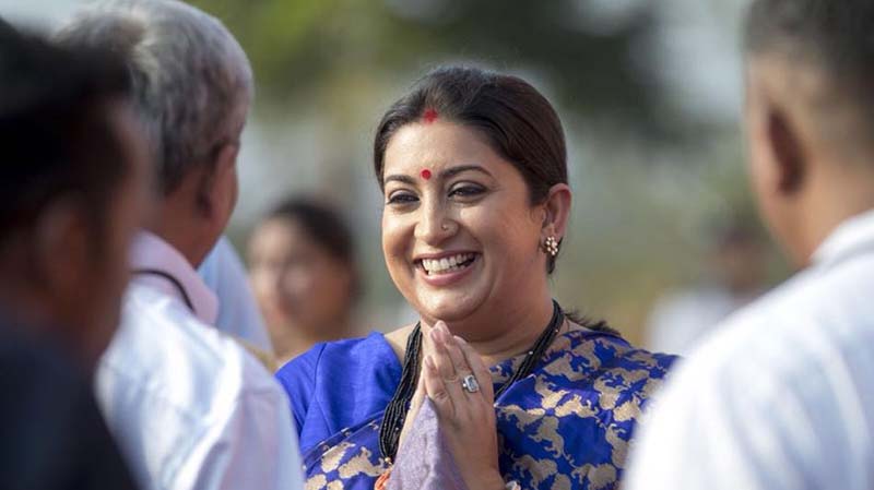 ಅಮೇಥಿಯಲ್ಲಿ 10 ಸಾವಿರ ಸೀರೆ ಹಂಚಿದ್ರು ಸ್ಮೃತಿ ಇರಾನಿ!