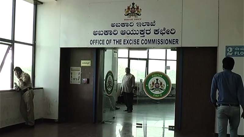 ಹೊಸ ವರ್ಷಕ್ಕೆ ಭರ್ಜರಿ ಎಣ್ಣೆ ಮಾರಾಟ – ಕೋಟಿ ಕೋಟಿ ಬಾಚಿದ ಅಬಕಾರಿ ಇಲಾಖೆ