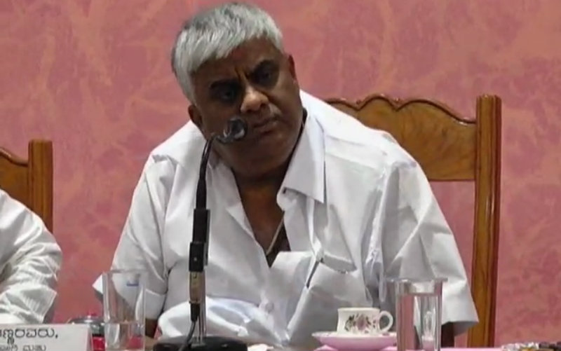 ಕಾಲೇಜು ಹುಡುಗಿಯರನ್ನು ಚುಡಾಯಿಸೋರನ್ನ ಒದ್ದು ಒಳಗೆ ಹಾಕಿ: ಎಚ್‍ಡಿ ರೇವಣ್ಣ