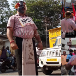 ಅರ್ಧ ಮುಖಕ್ಕೆ ಮಸಿ, ಎರಡು ಕಿವಿಗೂ ಹೂವು- ಉಡುಪಿಯಲ್ಲಿ ವಿಭಿನ್ನ ಪ್ರತಿಭಟನೆ