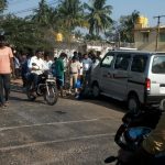 ಓವರ್ ಟೇಕ್ ಮಾಡೋ ಭರದಲ್ಲಿ ಡಿಕ್ಕಿ – ಬೈಕ್ ಮೇಲೆ ಹರಿದ ಕಾರು