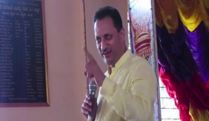 ಮುಸಲ್ಮಾನನ ಮಗ ಗಾಂಧಿ ಹೇಗಾದ ಎನ್ನುವ ಪ್ರಶ್ನೆಗೆ ಕಾಂಗ್ರೆಸ್ ಉತ್ತರ ಕೊಡಲಿ: ಅನಂತಕುಮಾರ್ ಹೆಗ್ಡೆ