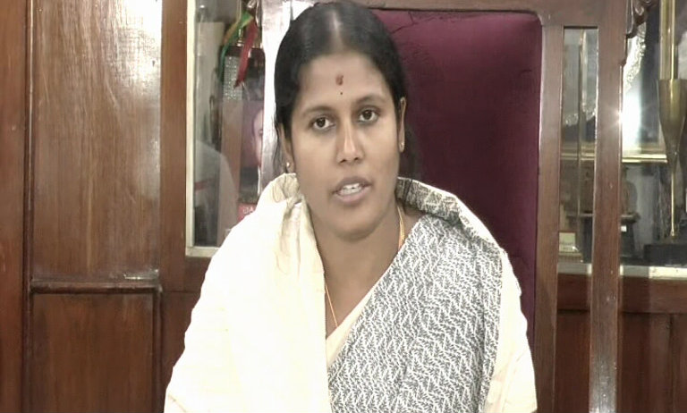 ಚಿಕ್ಕಪೇಟೆಯಲ್ಲಿ ‘ಕೈ’ ಬಂಡಾಯ ಶಮನ – ಗಂಗಾಂಬಿಕೆ ನಾಮಪತ್ರ ವಾಪಸ್‌