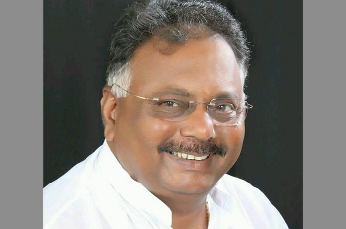 ಬೂಟ್‍ನಿಂದ ಹೊಡಿತೀನಿ ಎಂದು ಬಿಜೆಪಿ ಶಾಸಕ ಧಮ್ಕಿ..!