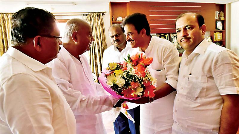ಮೈತ್ರಿ ನಾಯಕರಲ್ಲಿ ಮುಗಿಯದ ಹಗ್ಗಜಗ್ಗಾಟ – ದೇವೇಗೌಡ್ರನ್ನು ಭೇಟಿಯಾದ್ರು ವೇಣುಗೋಪಾಲ್