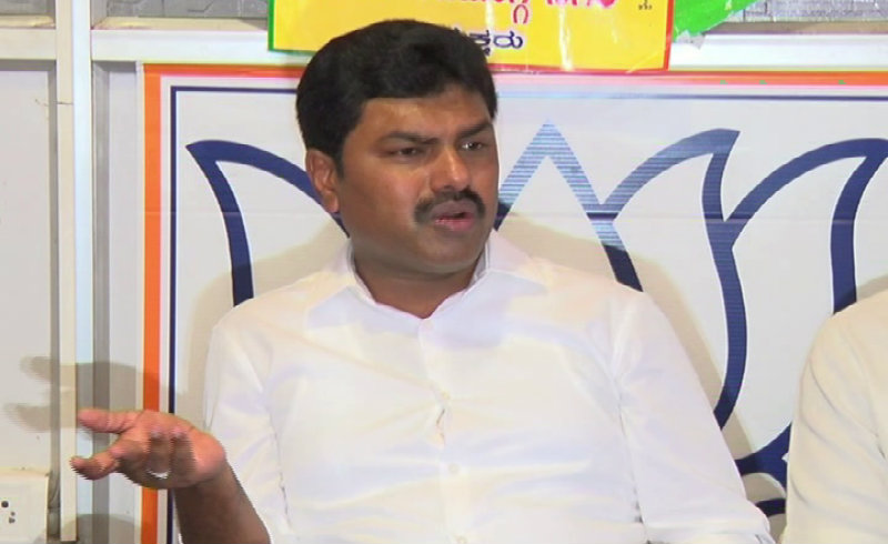 ಆಪರೇಷನ್ ಮಾಡಿ ಎಂದು ಅವರೇ ಮುಂದೆ ಬರ್ತಿದಾರೆ- ರಾಘವೇಂದ್ರ ಟಾಂಗ್