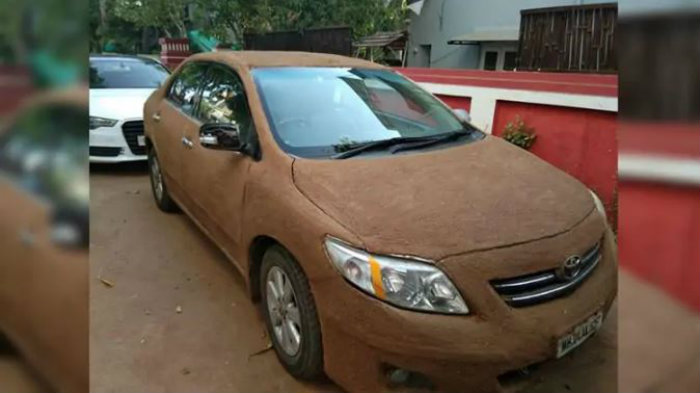 ಬಿಸಿಲಿನಿಂದ ಪಾರಾಗಲು ಕಾರಿಗೆ ಸೆಗಣಿ ಸಾರಿದ ಮಾಲೀಕ!
