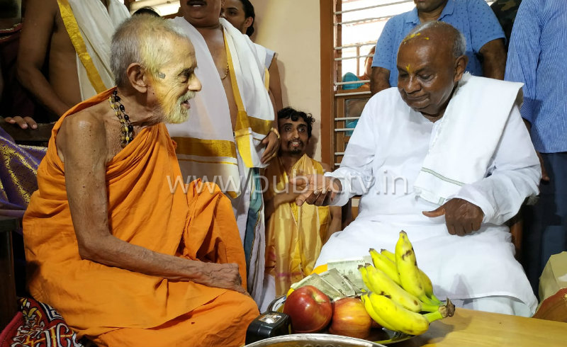 ಅಧಿಕಾರದಲ್ಲಿ ಮುಂದುವರಿದಿದ್ದರೆ ಕಾಶ್ಮೀರ ಸಮಸ್ಯೆ ಎಚ್‍ಡಿಡಿಯಿಂದ ಪರಿಹಾರ ಆಗ್ತಿತ್ತು: ಪೇಜಾವರ ಶ್ರೀ