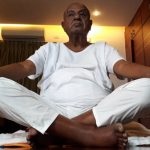 ಹಲವು ಭಂಗಿಗಳಲ್ಲಿ ಮಾಜಿ ಪ್ರಧಾನಿ ಎಚ್‍ಡಿಡಿಯಿಂದ ಯೋಗಾಸನ