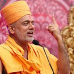 ಮೊದಲ ಸಾಲಿನಲ್ಲಿ ಮಹಿಳೆಯರಿದ್ದ ಕಾರಣಕ್ಕೆ ಭಾಷಣ ತೊರೆದ ಸ್ವಾಮೀಜಿ