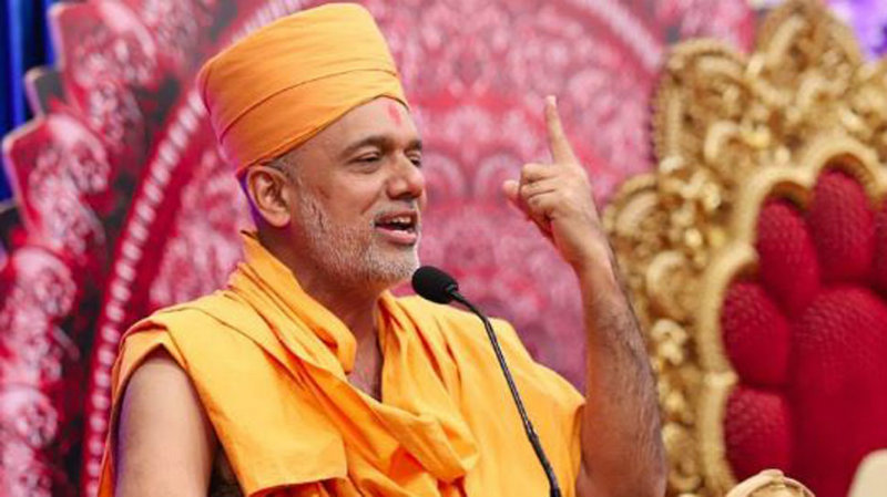 ಮೊದಲ ಸಾಲಿನಲ್ಲಿ ಮಹಿಳೆಯರಿದ್ದ ಕಾರಣಕ್ಕೆ ಭಾಷಣ ತೊರೆದ ಸ್ವಾಮೀಜಿ