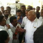 ಚಿಂಚನಸೂರ್ ಗೆ ಸಚಿವ ಸ್ಥಾನ ಕೊಡಿ – ಬಿಎಸ್‍ವೈ ಕಾಲಿಗೆ ಬಿದ್ದ ಬೆಂಬಲಿಗರು