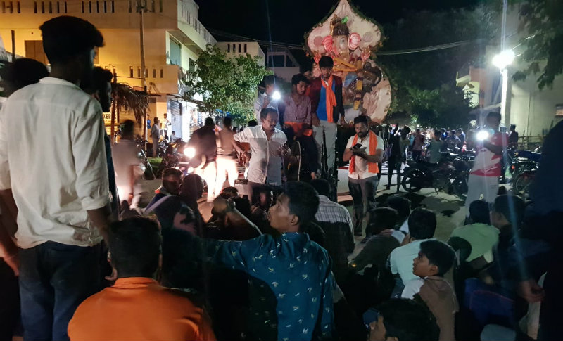 ಗಣೇಶ ಮೆರವಣಿಗೆ ವೇಳೆ ಕಲ್ಲು ತೂರಾಟ – ಮೂವರ ಬಂಧನ