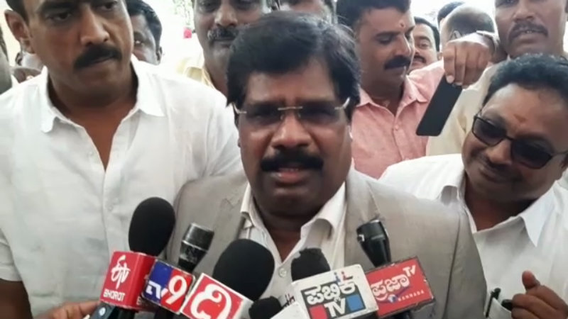ನನ್ನ ಟೈಂ ವೇಸ್ಟ್ ಮಾಡಬೇಡಿ – ಮಾಧ್ಯಮಗಳ ವಿರುದ್ಧ ಸಚಿವ ನಾಗೇಶ್ ಗರಂ