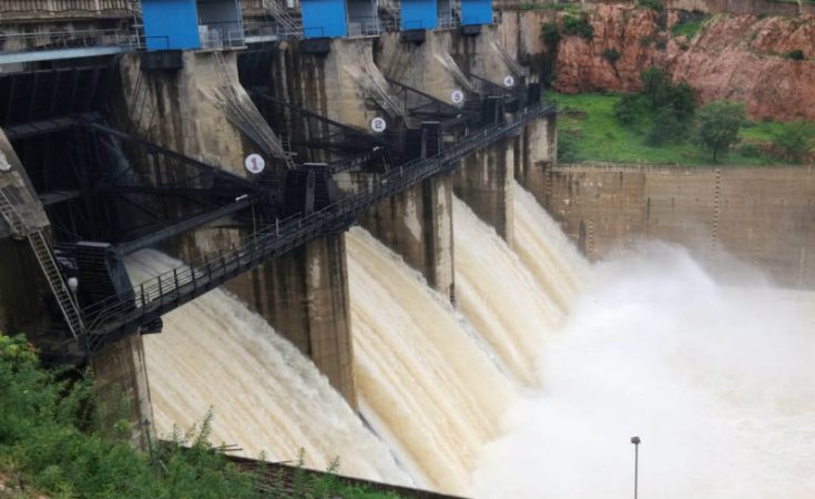 ಮಲಪ್ರಭೆಯ ಆರ್ಭಟ- ಪ್ರವಾಹ ಭೀತಿಯಲ್ಲಿ ಊರು ಬಿಡ್ತಿರುವ ಜನ