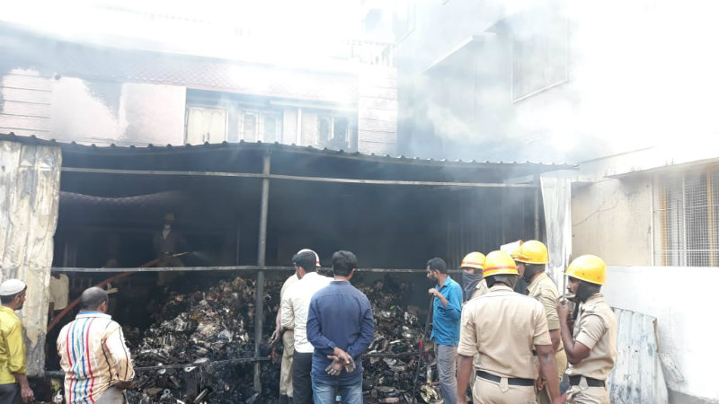 ಸಿಲ್ಕ್ ಗೋದಾಮಿನಲ್ಲಿ ಬೆಂಕಿ – 5 ಲಕ್ಷ ಮೌಲ್ಯದ ಕಚ್ಚಾ ಸಿಲ್ಕ್ ಬೆಂಕಿಗಾಹುತಿ
