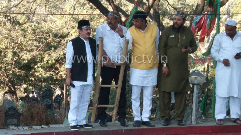 ಸ್ಮಶಾನದ ಕಾಂಪೌಂಡ್ ಏರಿದ ಶಾಸಕ ಜಮೀರ್ ಅಹ್ಮದ್