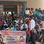 ಲ್ಯಾಪ್‍ಟಾಪ್ ವಿತರಣೆಯಲ್ಲಿ ಮಲತಾಯಿ ಧೋರಣೆ – ವಿದ್ಯಾರ್ಥಿಗಳಿಂದ ತರಗತಿ ಬಹಿಷ್ಕಾರ