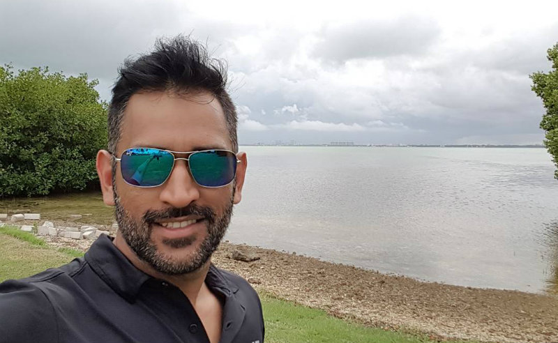 ತಮ್ಮೊಳಗಿನ ಛಾಯಾಗ್ರಾಹಕನಿಗೆ ಕೆಲಸ ನೀಡಿ ಅಭಿಮಾನಿಗಳ ಮನ ಗೆದ್ದ ಧೋನಿ