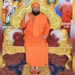 ಪಾದಪೂಜೆ ವೇಳೆ ಲವ್ – 20ರ ಯುವತಿ ಜೊತೆ 45ರ ಸ್ವಾಮೀಜಿ ಪರಾರಿ?