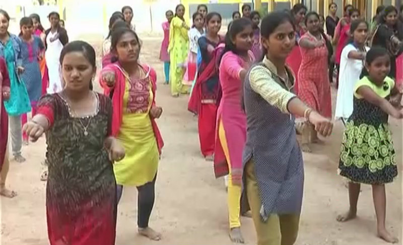 ದೇವಸ್ಥಾನದಲ್ಲಿ ಮಾತೆಯರಿಗೆ ಮಾರ್ಷಲ್ ಆರ್ಟ್ಸ್
