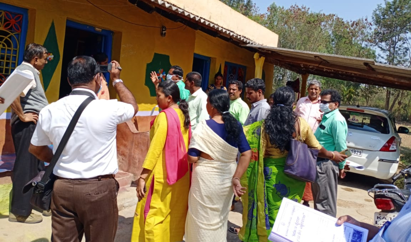 ಹಾಸನದ ಒಂದಿಡೀ ಗ್ರಾಮಕ್ಕೆ ಹೋಂ ಕ್ವಾರಂಟೈನ್ ಭೀತಿ