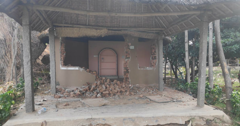 ವಿರುಪಾಪುರ ಗಡ್ಡೆಯಲ್ಲಿ ಅಕ್ರಮ ರೆಸಾರ್ಟ್‍ಗಳ ತೆರವು ಕಾರ್ಯಾಚರಣೆ