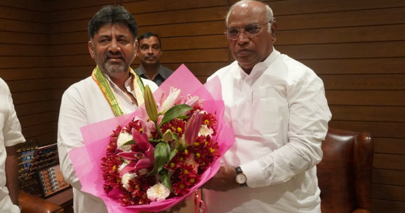 ಹಿರಿ-ಕಿರಿಯರೆಲ್ಲರೂ ಡಿಕೆಶಿ ಬೆಂಬಲಿಸಿ: ಮಲ್ಲಿಕಾರ್ಜುನ ಖರ್ಗೆ ಕಿವಿ ಮಾತು