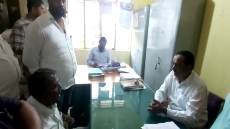 ಲಂಚ ಕೇಳಿದ ಎಫ್‍ಡಿಎ ಅಧಿಕಾರಿಯ ಬೆವರಿಳಿಸಿದ ನಿವೃತ್ತ ಯೋಧ