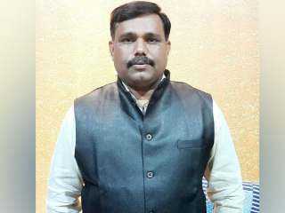 ಕಚೇರಿಯಲ್ಲೇ ಮಹಿಳಾ ಸಿಬ್ಬಂದಿಗೆ ಕಿಸ್ – ತಹಶೀಲ್ದಾರ್ ಅಮಾನತು